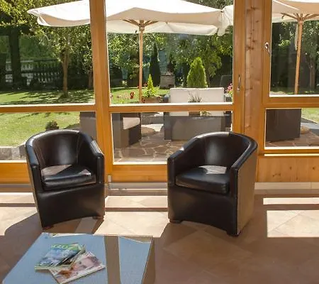 Hotel Residence-garni Haus Tschenett 3*